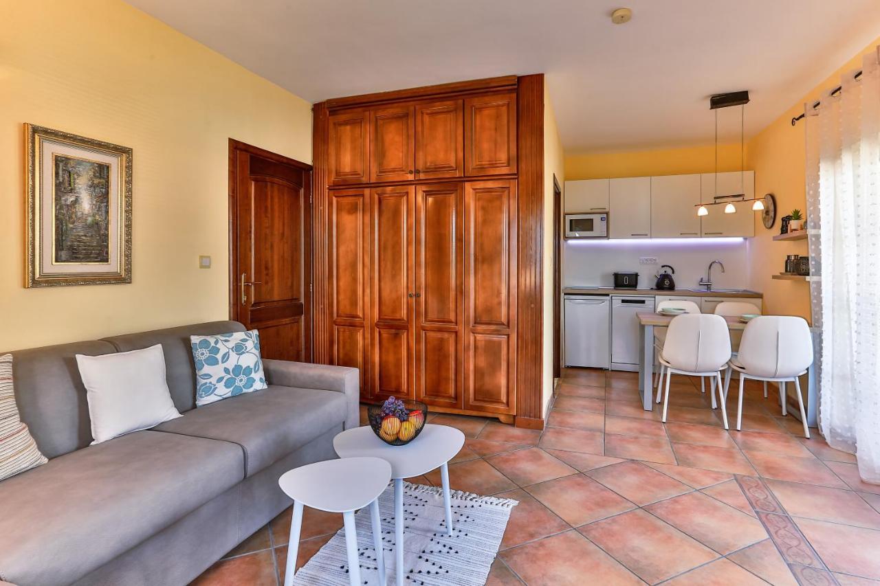 Damonte - Apartments And Rooms Budva Bagian luar foto