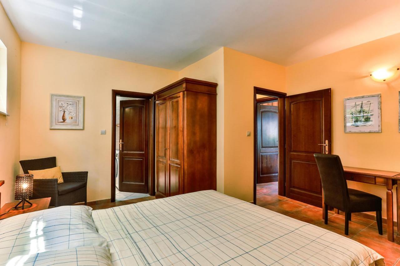 Damonte - Apartments And Rooms Budva Bagian luar foto