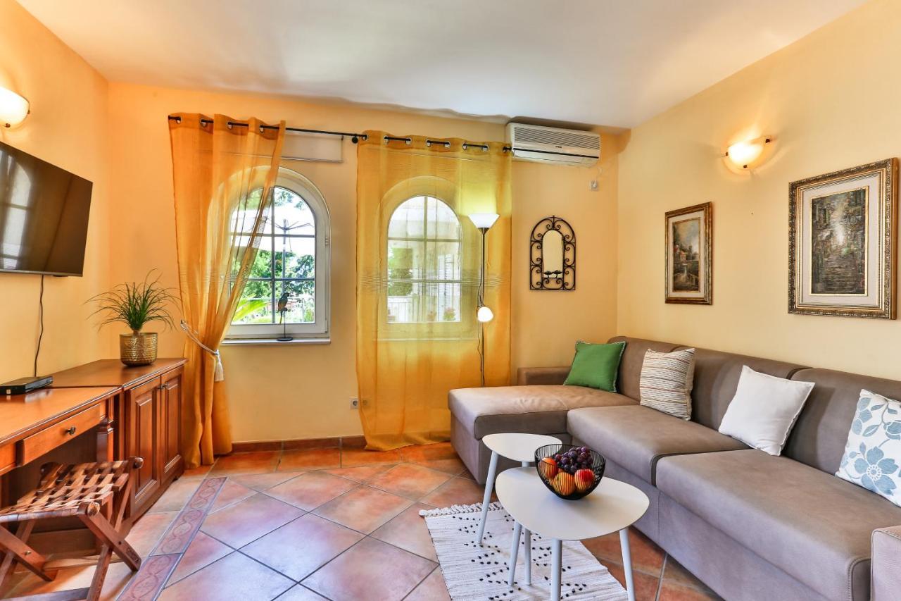 Damonte - Apartments And Rooms Budva Bagian luar foto