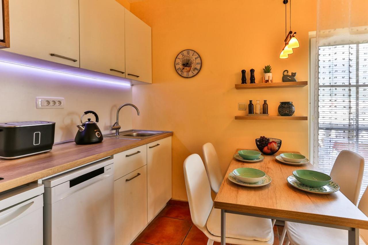 Damonte - Apartments And Rooms Budva Bagian luar foto