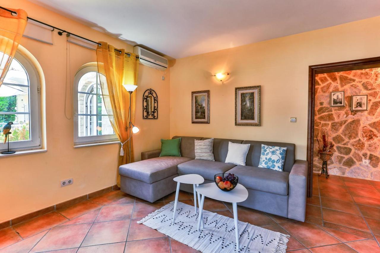 Damonte - Apartments And Rooms Budva Bagian luar foto