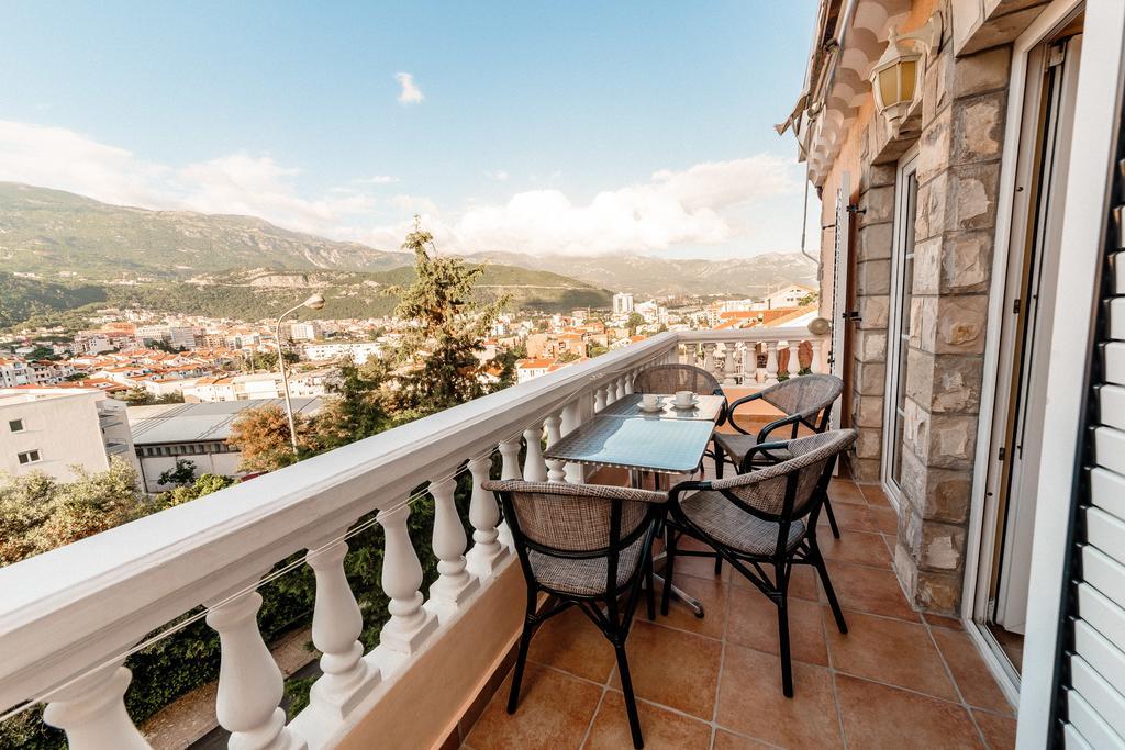 Damonte - Apartments And Rooms Budva Bagian luar foto