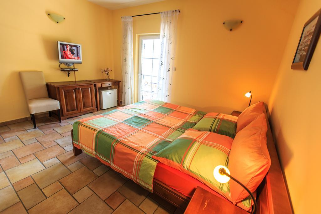 Damonte - Apartments And Rooms Budva Bagian luar foto