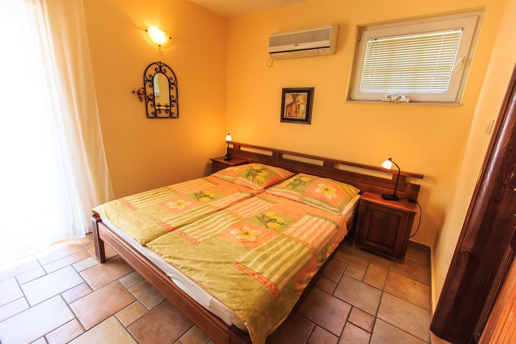 Damonte - Apartments And Rooms Budva Bagian luar foto