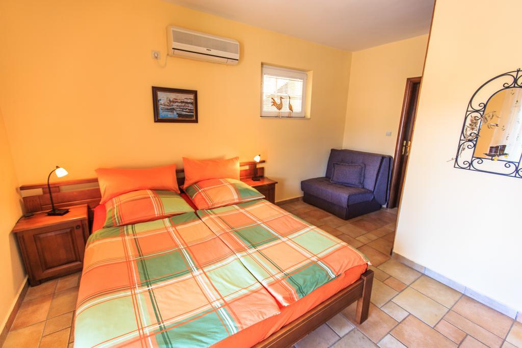 Damonte - Apartments And Rooms Budva Bagian luar foto